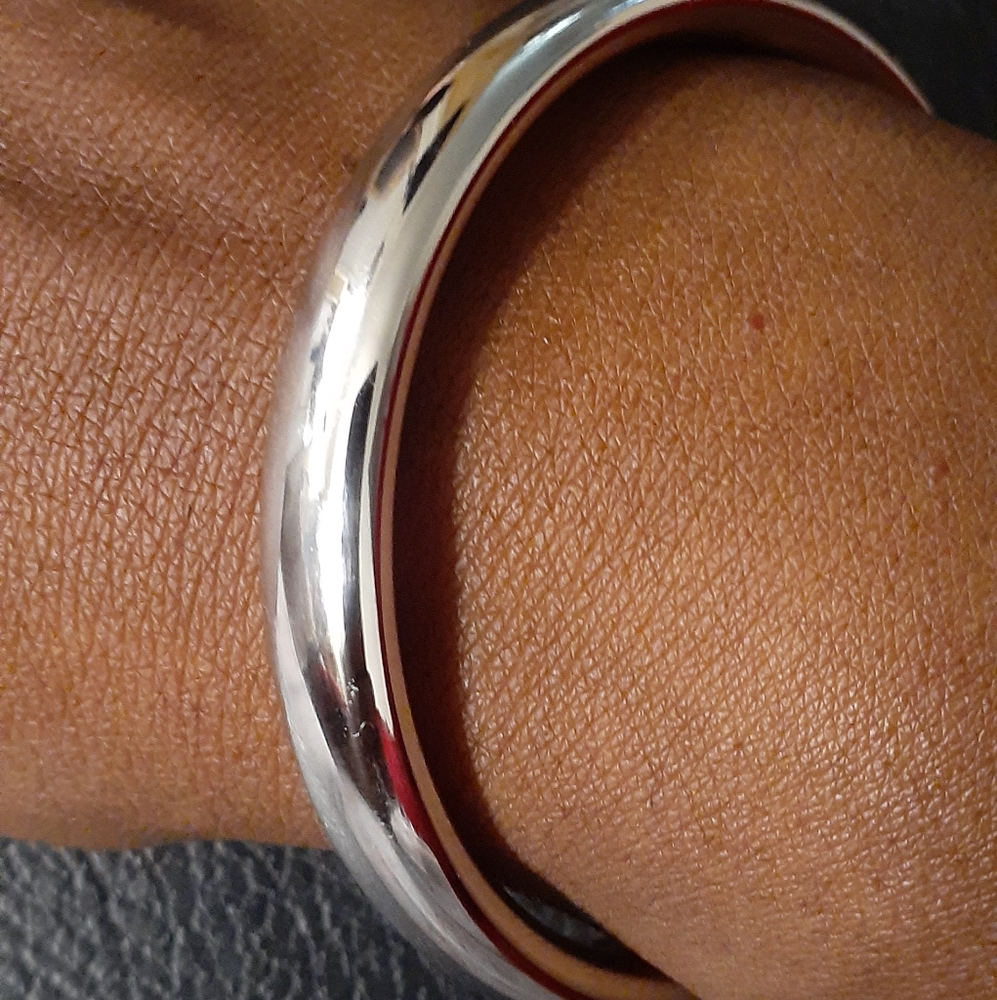 14K MILOR WHITE GOLD SLIPON BANGLE 7.5"